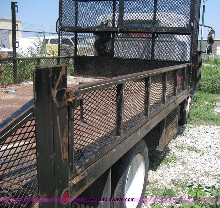 image for item A4297 2006 Ford LCF L45 flatbed utility truck