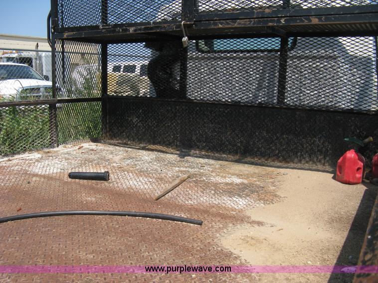 image for item A4297 2006 Ford LCF L45 flatbed utility truck