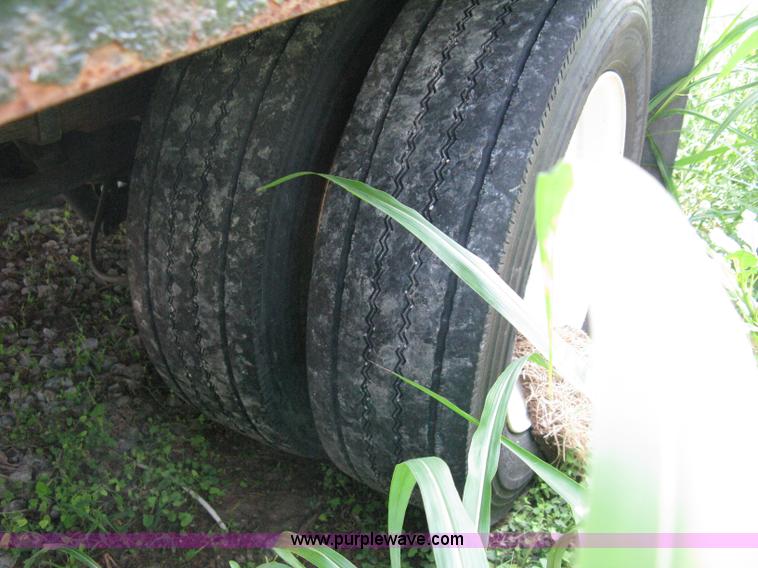 image for item A4297 2006 Ford LCF L45 flatbed utility truck