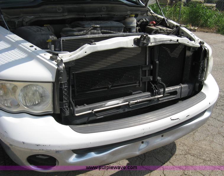 image for item A4299 2002 Dodge Ram 1500 SLT quad cab pickup truck