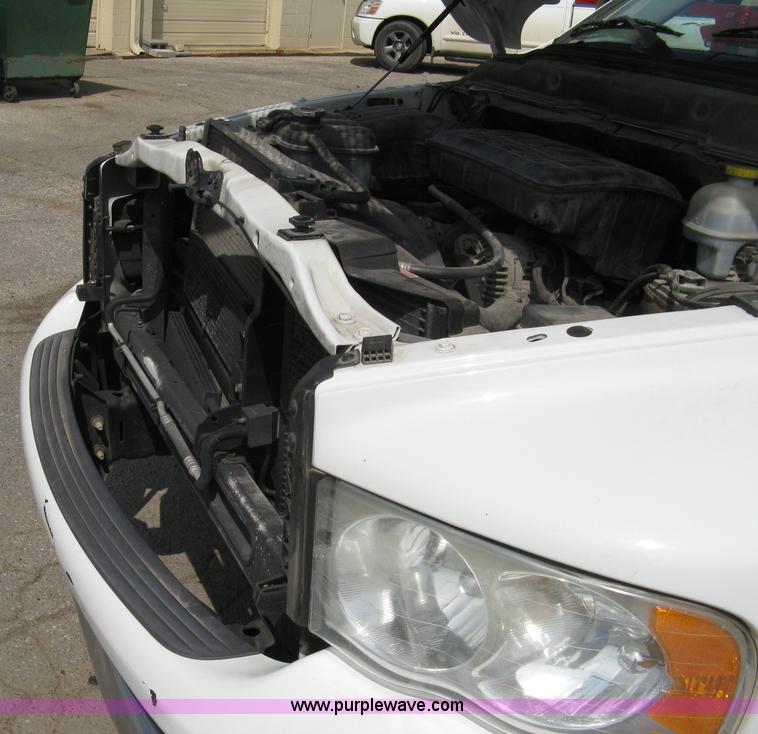 image for item A4299 2002 Dodge Ram 1500 SLT quad cab pickup truck