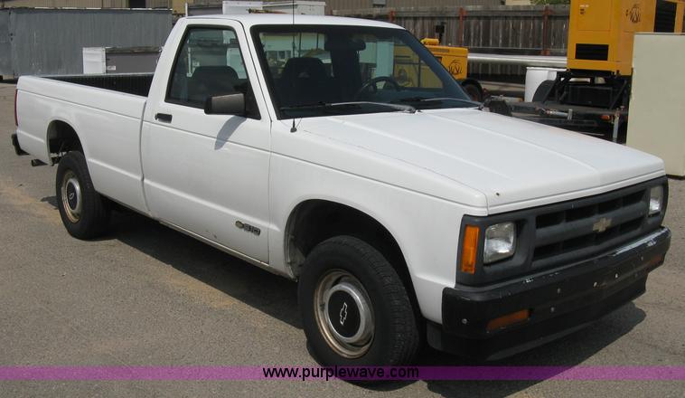 image for item A4303 1993 Chevrolet S10 pickup truck