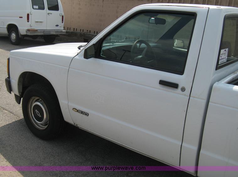 image for item A4303 1993 Chevrolet S10 pickup truck