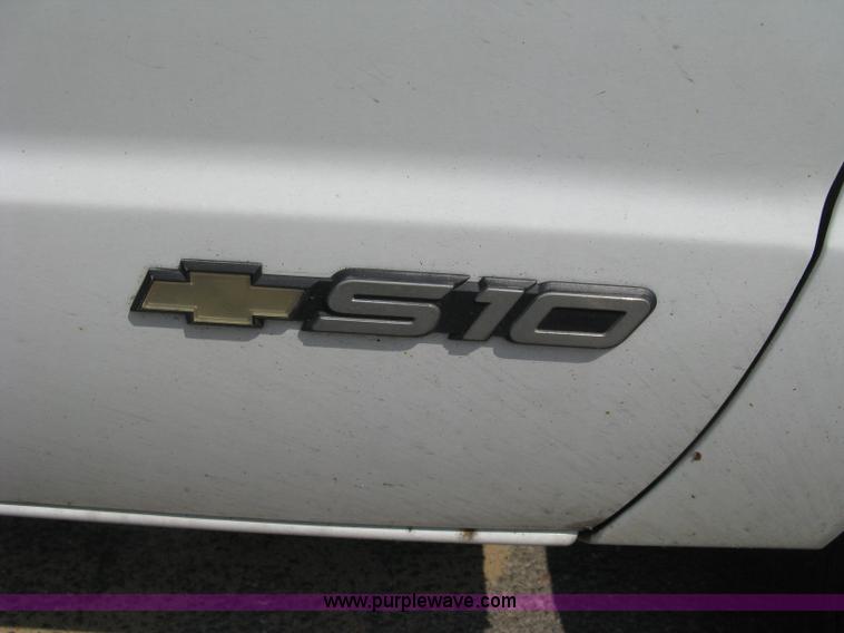 image for item A4303 1993 Chevrolet S10 pickup truck