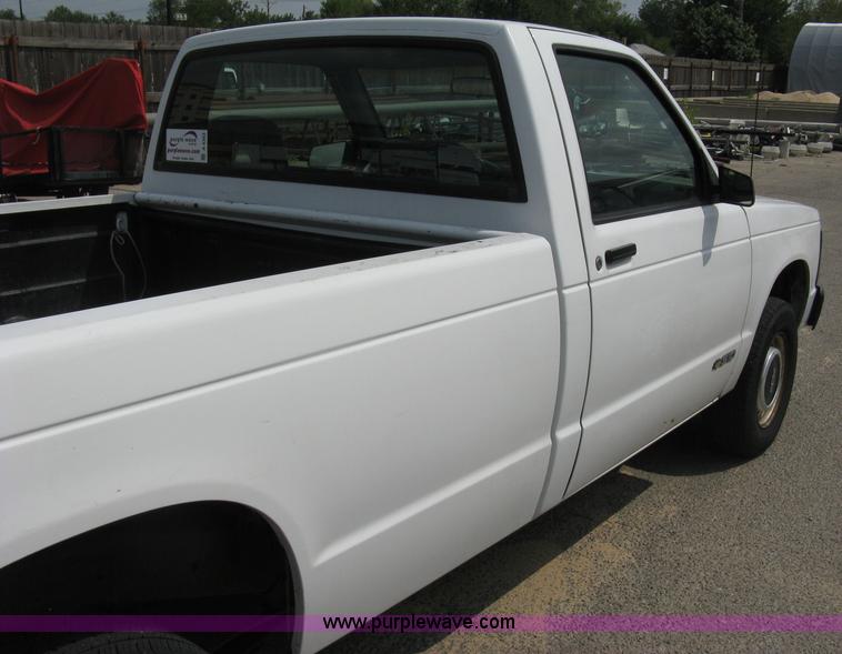 image for item A4303 1993 Chevrolet S10 pickup truck