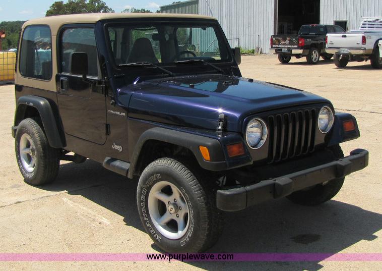 image for item A5062 1999 Jeep Wrangler SE SUV