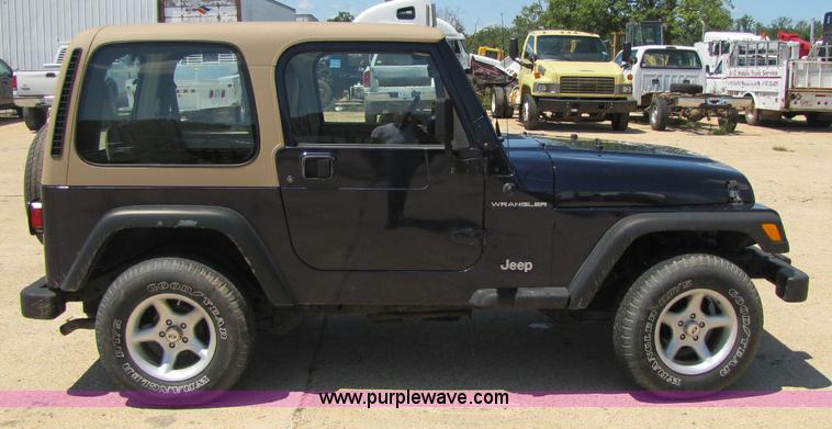 image for item A5062 1999 Jeep Wrangler SE SUV