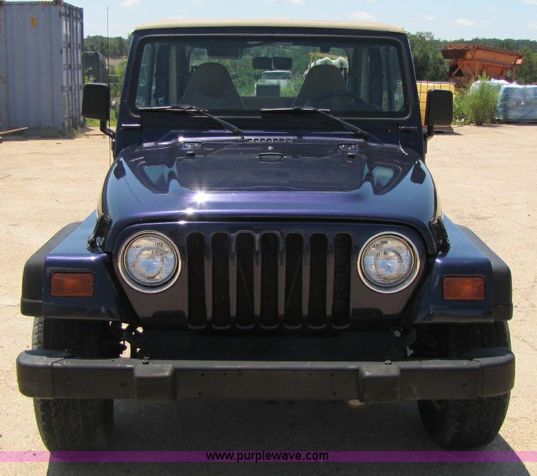 image for item A5062 1999 Jeep Wrangler SE SUV
