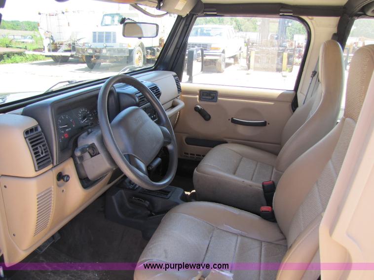 image for item A5062 1999 Jeep Wrangler SE SUV