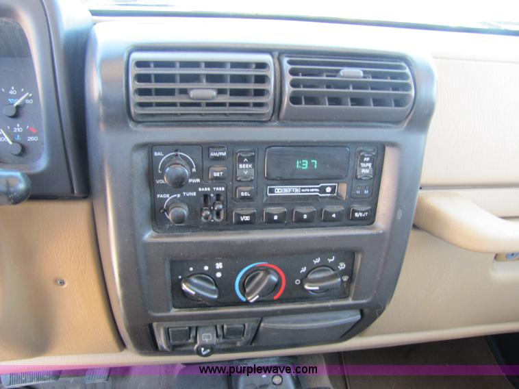 image for item A5062 1999 Jeep Wrangler SE SUV