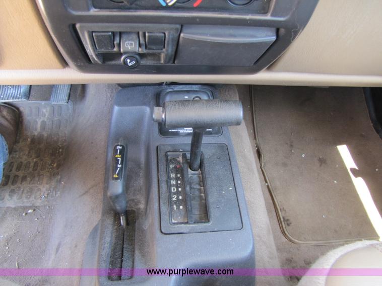 image for item A5062 1999 Jeep Wrangler SE SUV