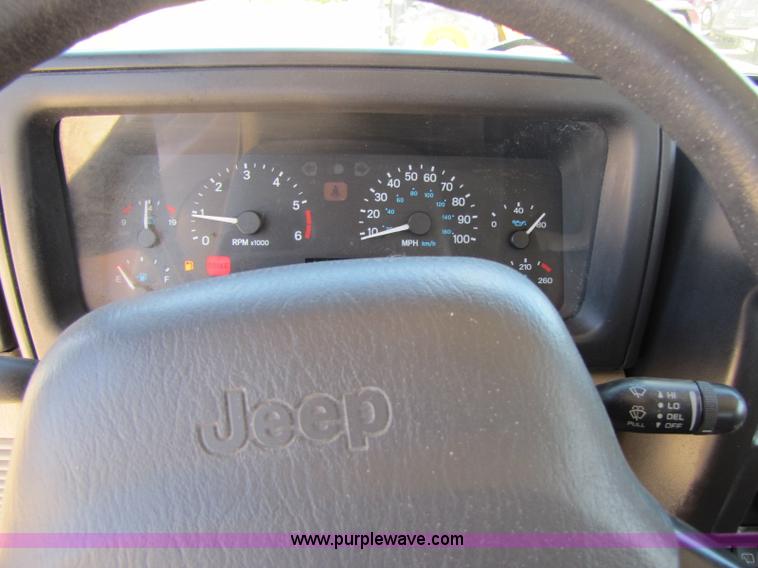 image for item A5062 1999 Jeep Wrangler SE SUV