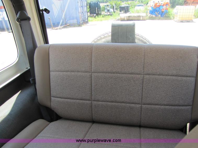 image for item A5062 1999 Jeep Wrangler SE SUV