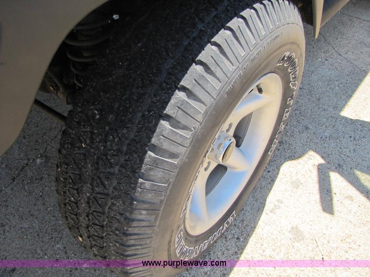 image for item A5062 1999 Jeep Wrangler SE SUV