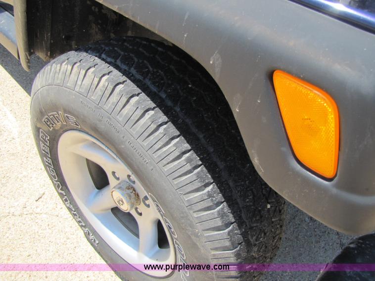 image for item A5062 1999 Jeep Wrangler SE SUV