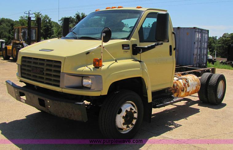 image for item A5063 2005 GMC C5500 truck cab and chassis