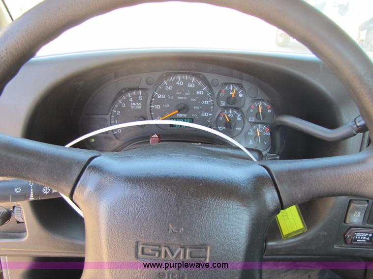 image for item A5063 2005 GMC C5500 truck cab and chassis