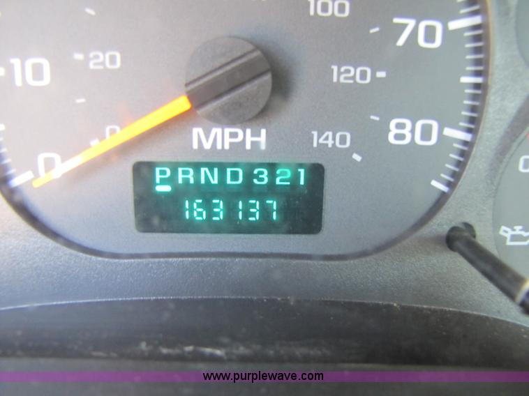 image for item A5063 2005 GMC C5500 truck cab and chassis