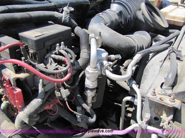 image for item A5063 2005 GMC C5500 truck cab and chassis