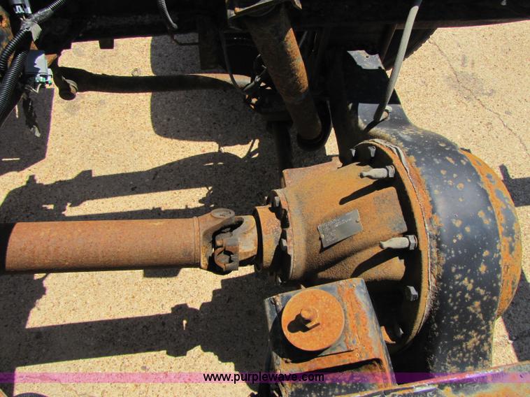 image for item A5063 2005 GMC C5500 truck cab and chassis