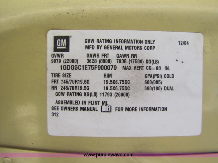 image for item A5063 2005 GMC C5500 truck cab and chassis