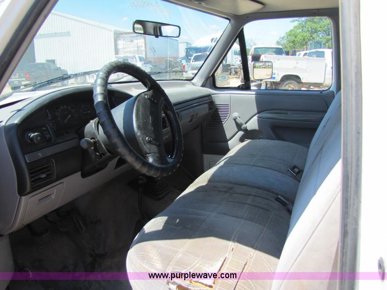 image for item A5065 1995 Ford F350 XL crew cab pickup truck