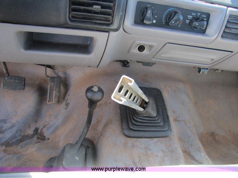 image for item A5065 1995 Ford F350 XL crew cab pickup truck