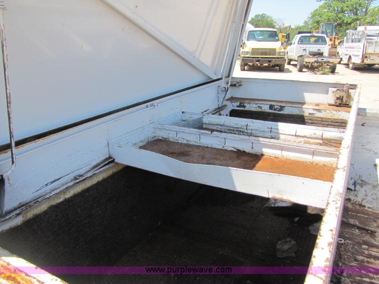 image for item A5065 1995 Ford F350 XL crew cab pickup truck