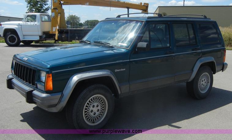 image for item A9997 1996 Jeep Cherokee Country SUV