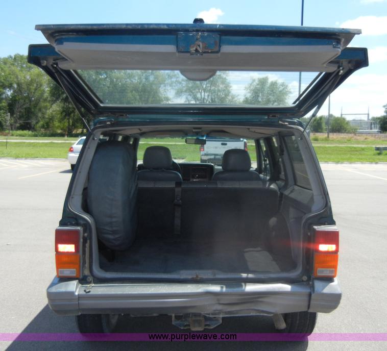 image for item A9997 1996 Jeep Cherokee Country SUV