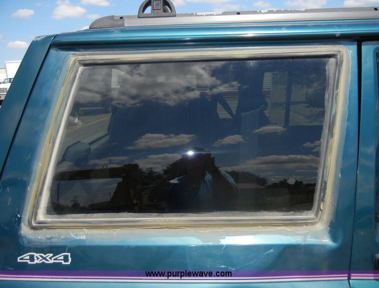 image for item A9997 1996 Jeep Cherokee Country SUV