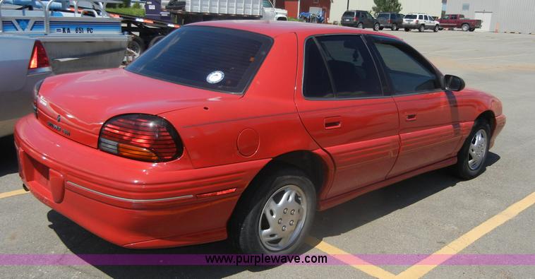 image for item A9998 1997 Pontiac Grand Am SE