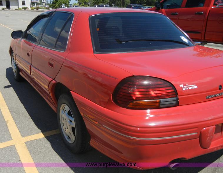 image for item A9998 1997 Pontiac Grand Am SE