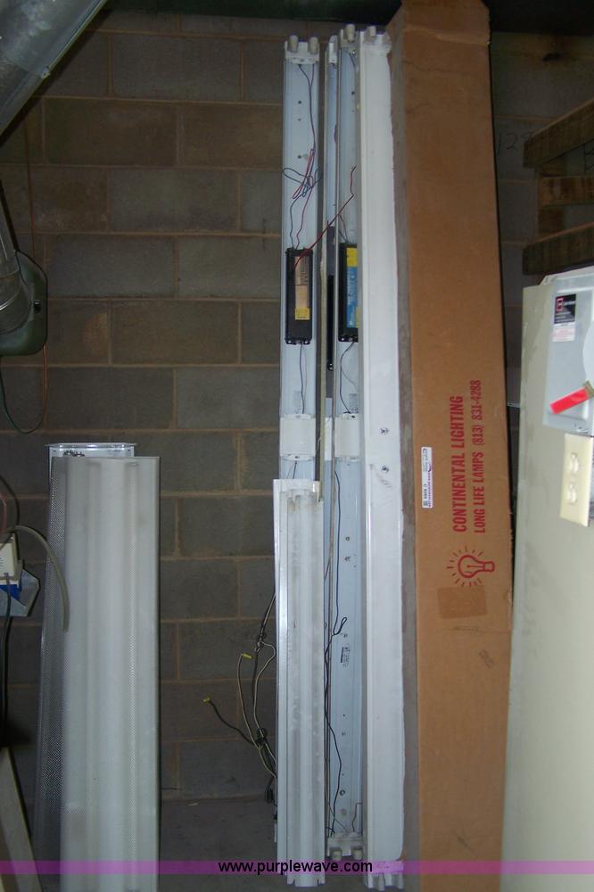 image for item C9269 4' and 8' fluorescent light fixtures
