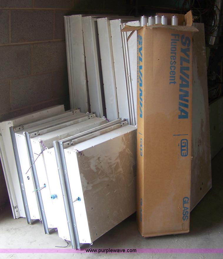 image for item C9270 Assorted light fixtures