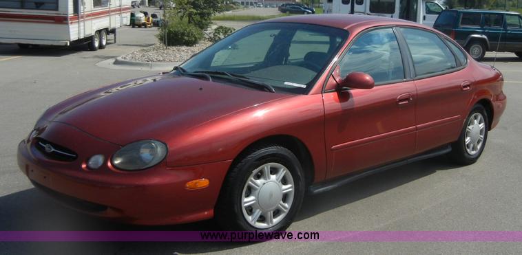 image for item D9682 1998 Ford Taurus SE