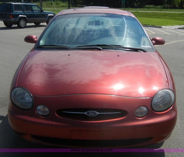 image for item D9682 1998 Ford Taurus SE