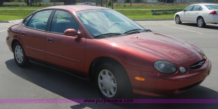 image for item D9682 1998 Ford Taurus SE