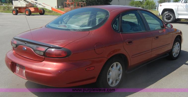 image for item D9682 1998 Ford Taurus SE