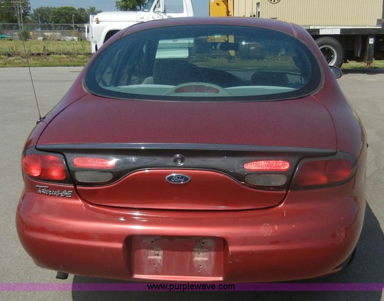 image for item D9682 1998 Ford Taurus SE