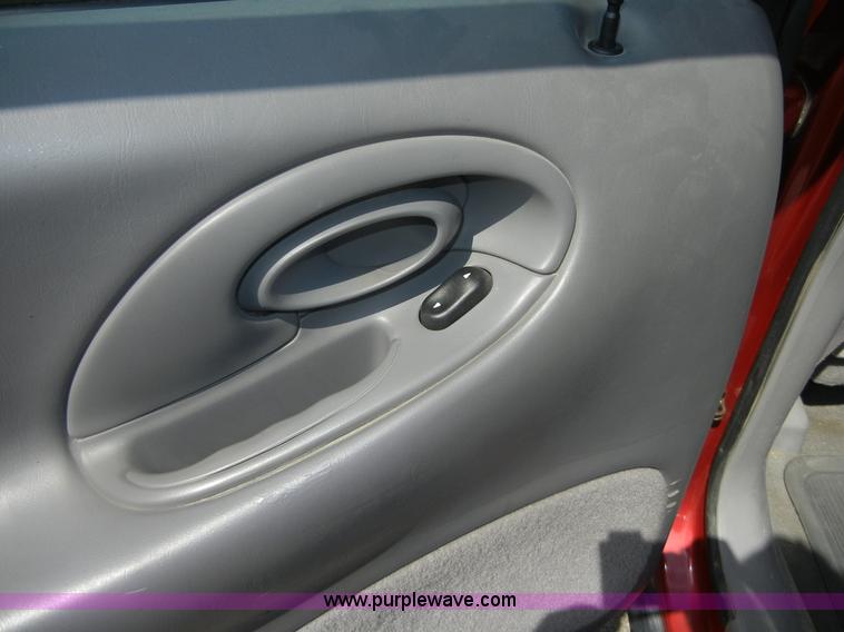 image for item D9682 1998 Ford Taurus SE