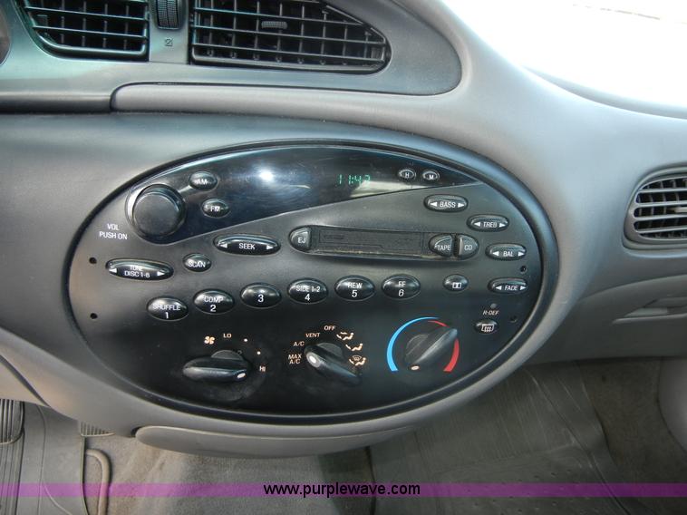 image for item D9682 1998 Ford Taurus SE