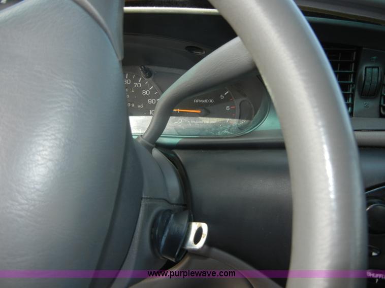 image for item D9682 1998 Ford Taurus SE