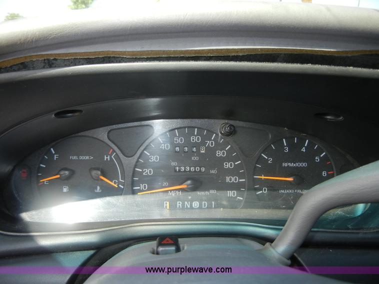 image for item D9682 1998 Ford Taurus SE