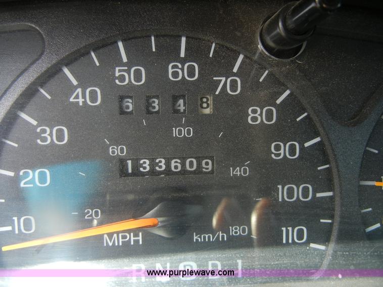 image for item D9682 1998 Ford Taurus SE