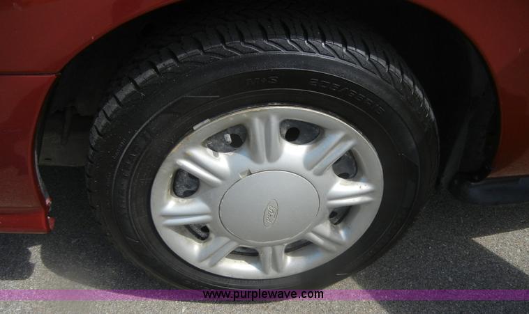 image for item D9682 1998 Ford Taurus SE
