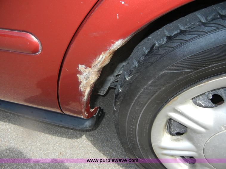 image for item D9682 1998 Ford Taurus SE