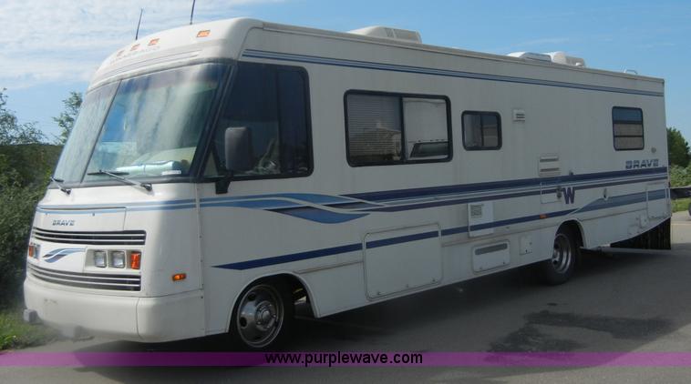 image for item D9751 1995 Winnebago Brave 30' motor home RV