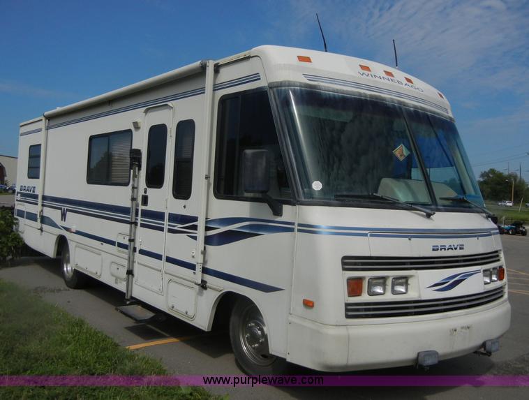 image for item D9751 1995 Winnebago Brave 30' motor home RV
