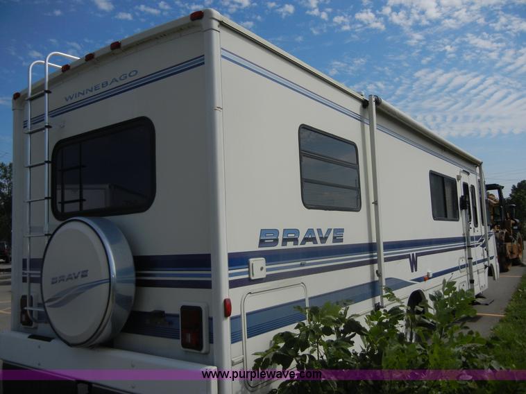 image for item D9751 1995 Winnebago Brave 30' motor home RV